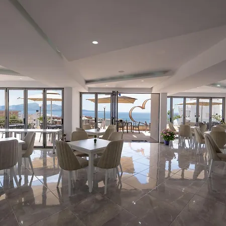 Sea View 3*